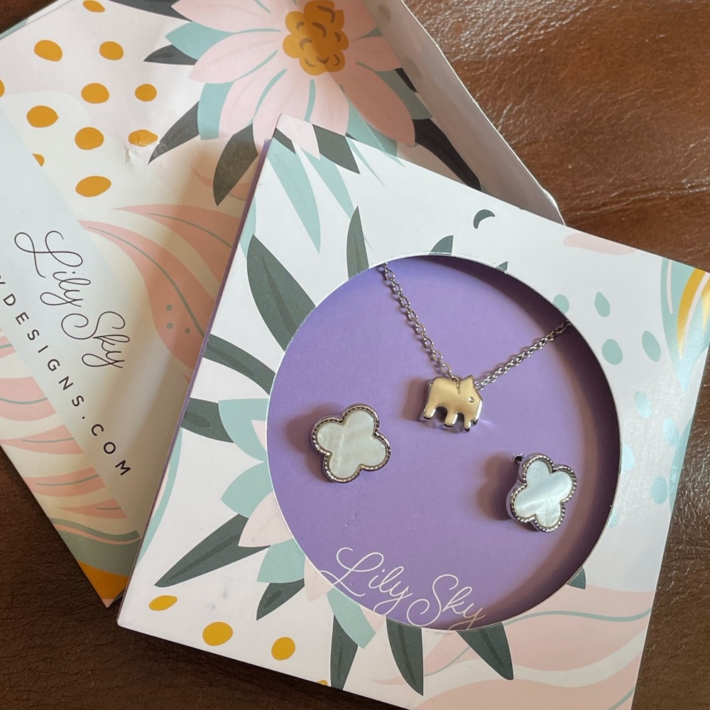 NIB Lily Sky Necklace & Earring Set